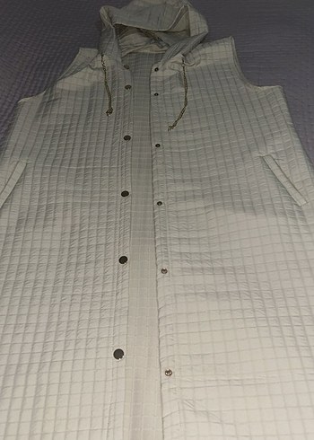 Düğmeli Kapüşonlu yelek 1 kere giyildi - Görsel 3