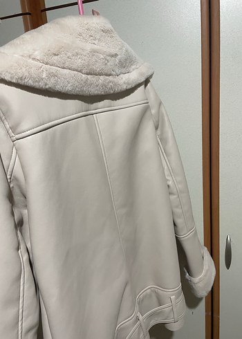 s Beden Bej deri Kürklü Kadın Ceket Stradivarius