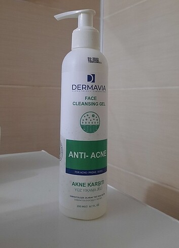 DERMAVİA YÜZ TEMİZLEME JELİ 