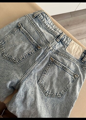 38 Beden ZARA KADIN MOM JEAN MAVİ ORİJİNAL