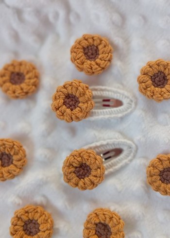 Örgü Beyaz Çiçekli Çocuk Toka - Görsel 2