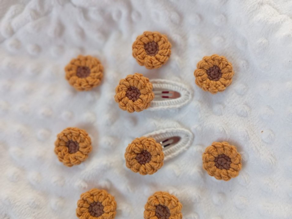 Örgü Beyaz Çiçekli Çocuk Toka - Görsel 2