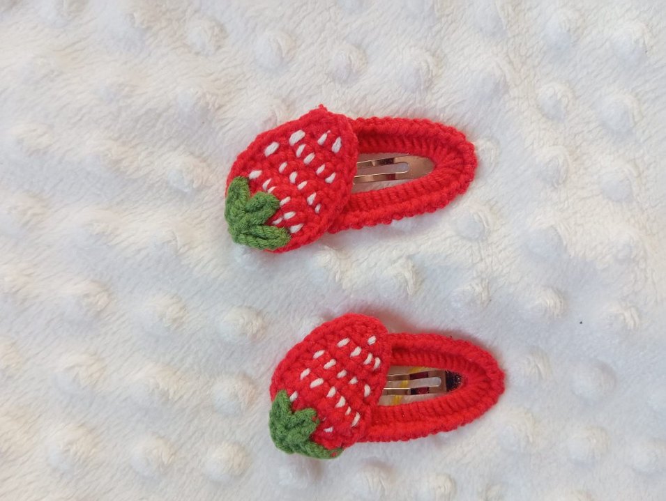 Nakışlı Kırmızı Örgü Çocuk Toka - Görsel 3