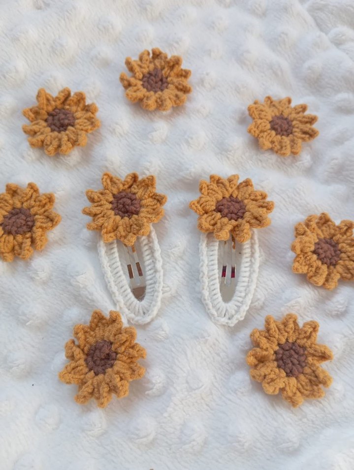 Beyaz Örgü Ayçiçeği Çiçekli Bebek Toka - Görsel 3