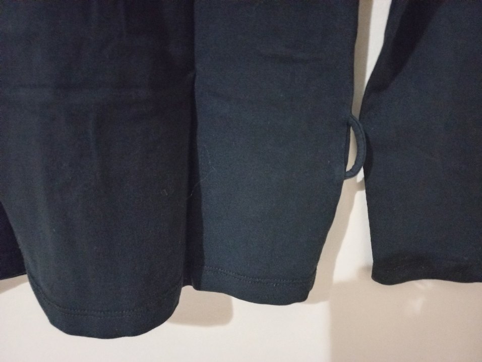 Siyah V Yaka Düğmeli Kadın tşört - Görsel 4