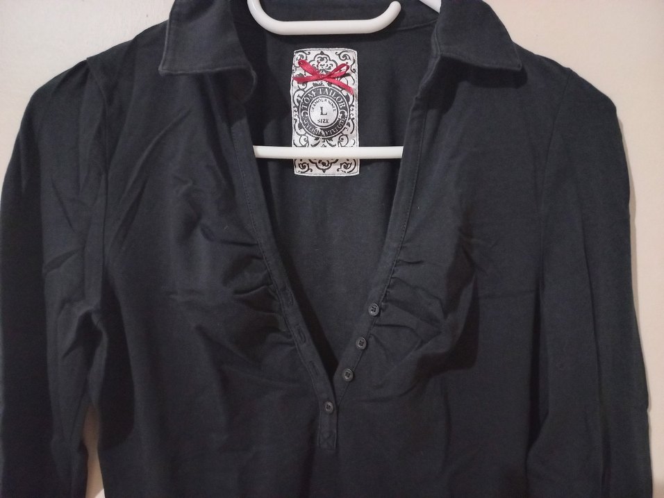 Siyah V Yaka Düğmeli Kadın tşört - Görsel 2