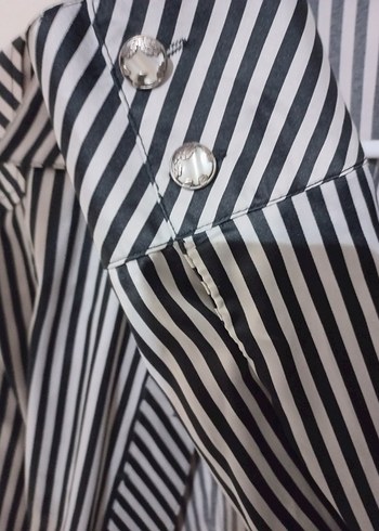 Düğmeli Siyah Beyaz Çizgili Kadın Gömlek - Görsel 6