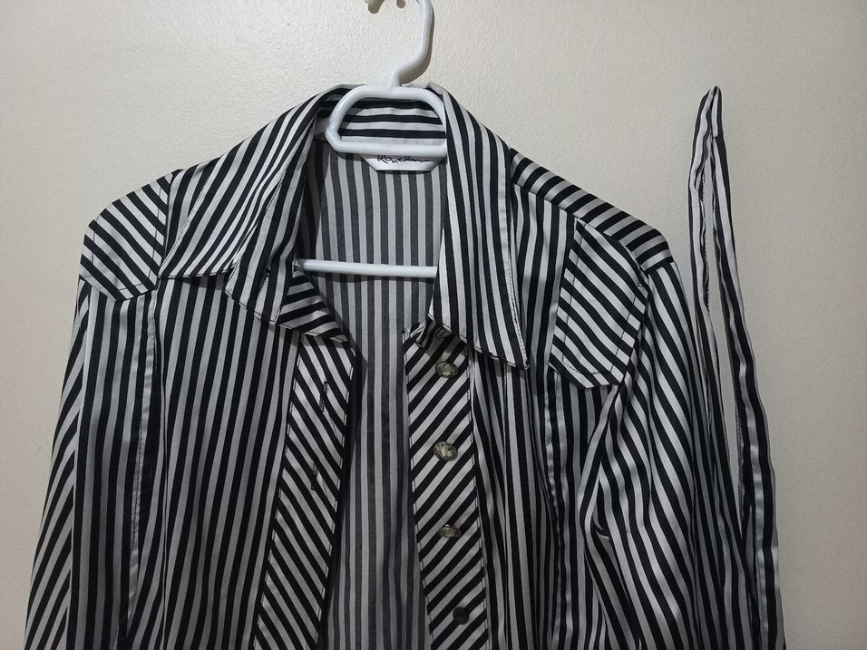 Düğmeli Siyah Beyaz Çizgili Kadın Gömlek - Görsel 2