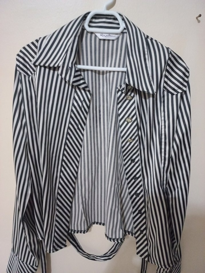 Düğmeli Siyah Beyaz Çizgili Kadın Gömlek - Görsel 4