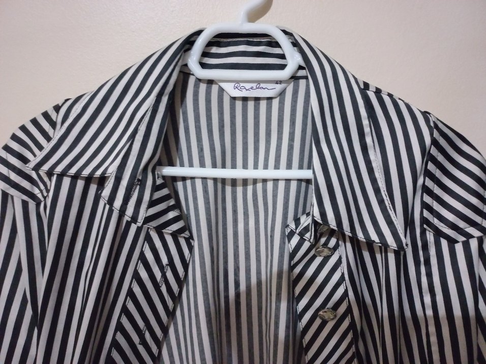 Düğmeli Siyah Beyaz Çizgili Kadın Gömlek - Görsel 5