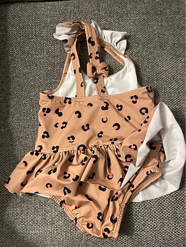LC Waikiki Sırtı çapraz mayo