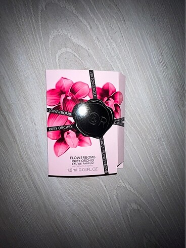 Viktor rolf flower bomb parfüm