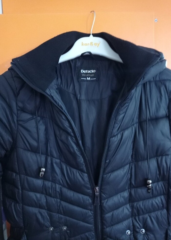 Siyah  şişme mont yeşil rengide mevcut - Görsel 4