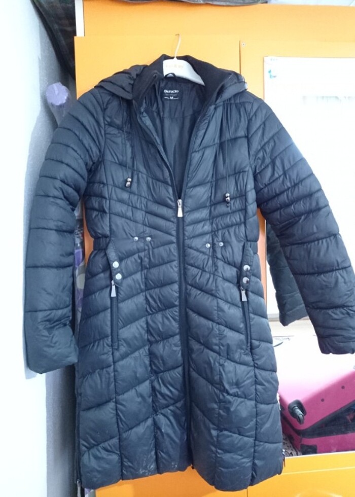 Siyah  şişme mont yeşil rengide mevcut - Görsel 5