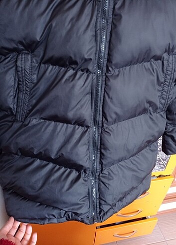 Siyah şişme mont  - Görsel 9