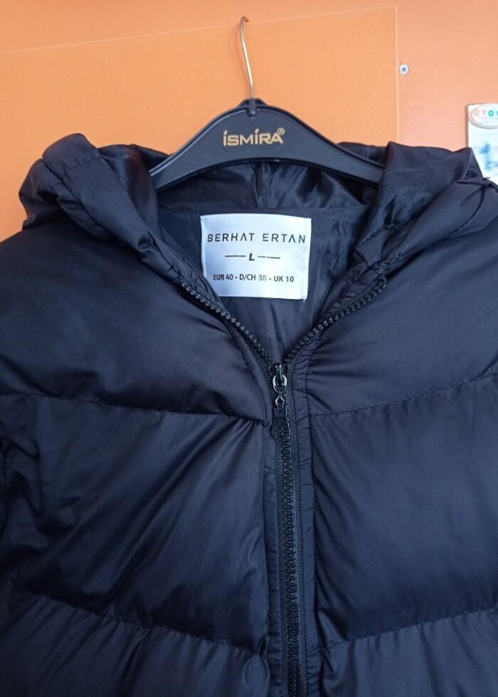 Siyah şişme mont  - Görsel 4