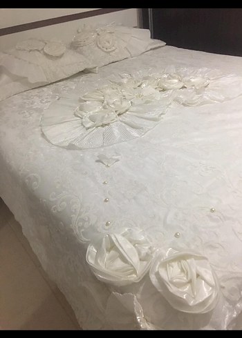 İşlemeli Beyaz Yatak Örtüsü - Görsel 2