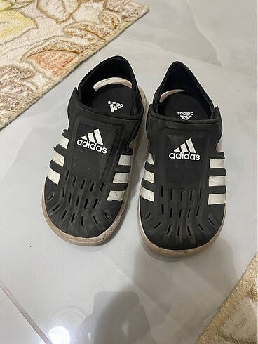 27 Beden Adidas çocuk sandalet
