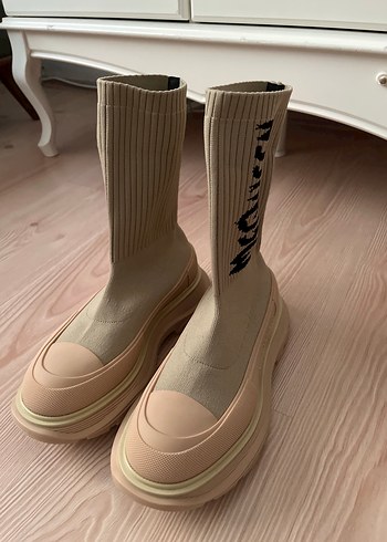 Alexander McQueen Bej Corap Bot