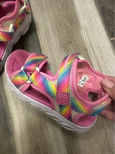 26 Beden 26 numara skechers sandalet