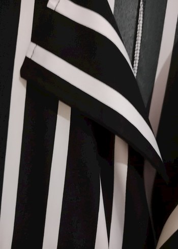 Siyah Beyaz Çizgili Kadın Yelek - Görsel 2