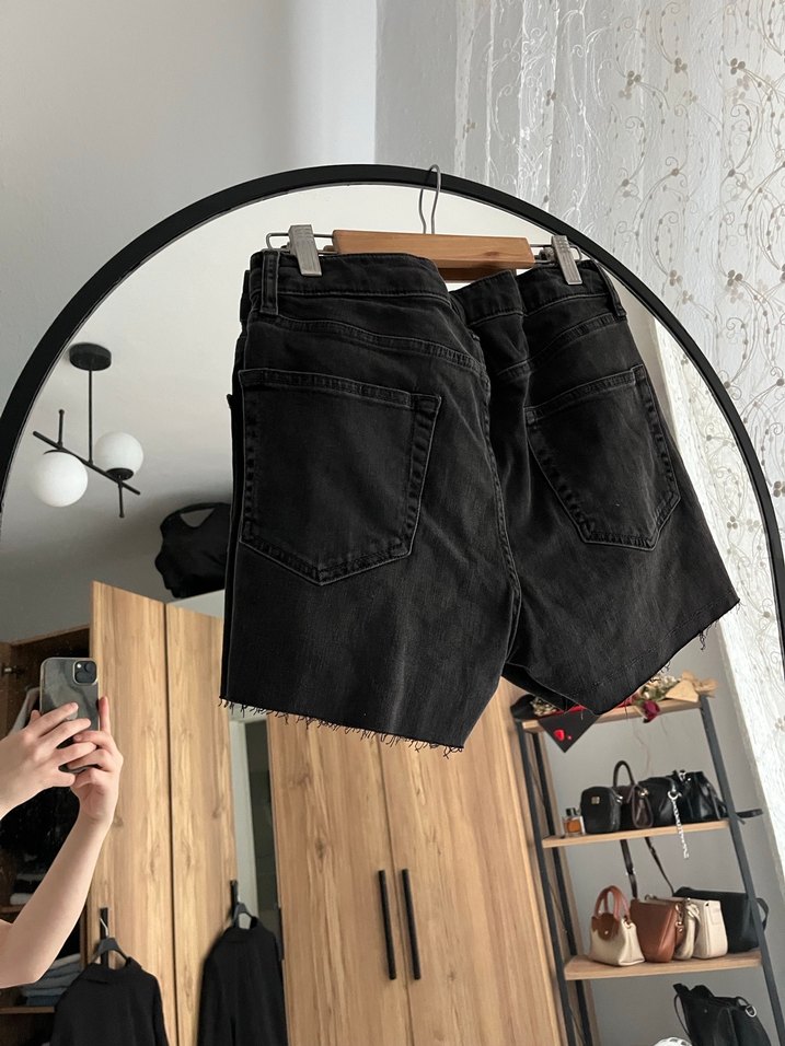 Siyah Bol Kesim Mini Kot Şort - Görsel 2