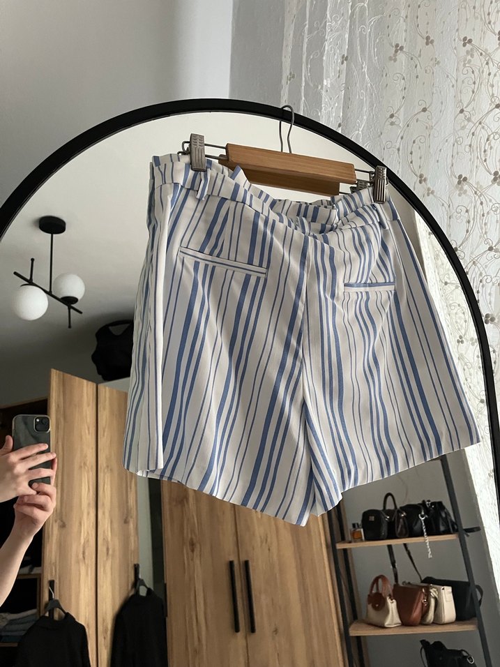 Mavi Çizgili Pilili Mini Şort - Görsel 2