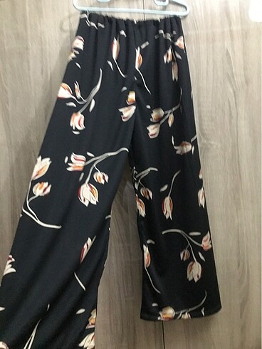 Zara Çiçekli etekli pantolon