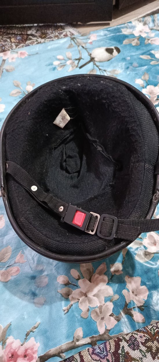 Parlak Siyah Baskılı Motosiklet Kaskı - Görsel 3