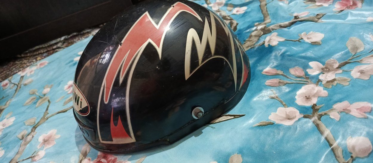 Siyah Baskılı Rock Punk Motosiklet Kaskı - Görsel 4