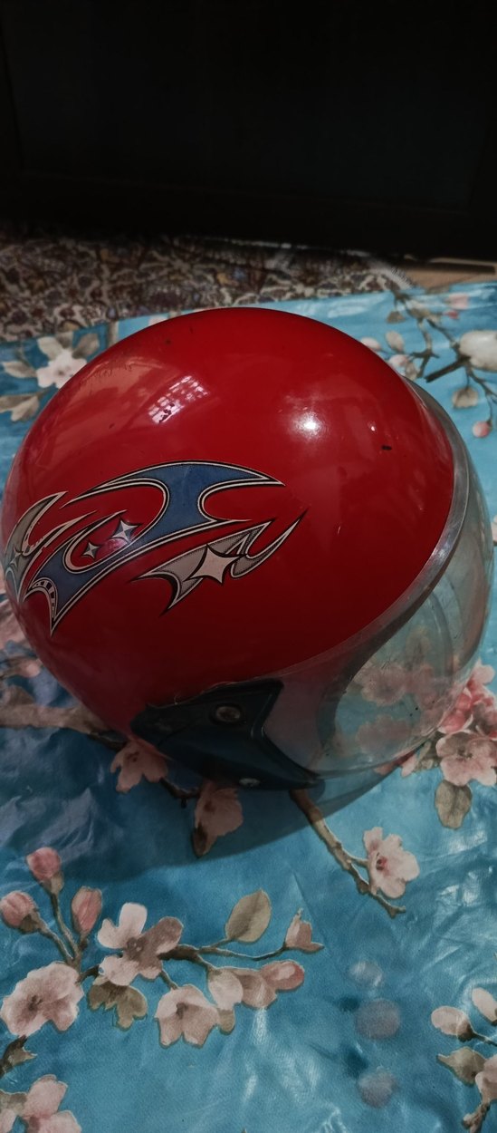 Parlak Kırmızı Baskılı Motosiklet Kaskı - Görsel 2