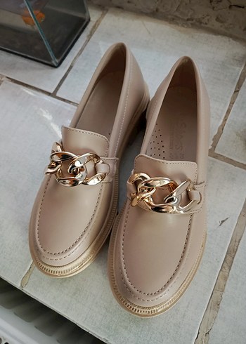 Derimod Bej Zincir Detaylı Kadın Deri Loafer