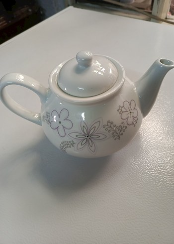 Beyaz Çiçek Desenli Pastel Renkli Demlik