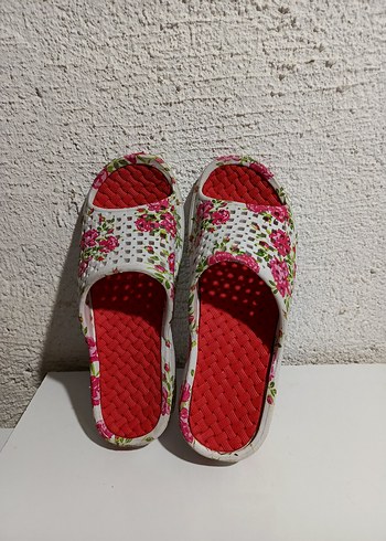 Diğer Çiçek Desenli Dolgu Topuk Kadın Terlik