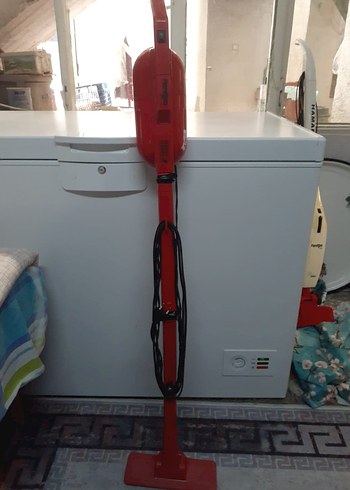 Kırmızı Renkli Dikey Elektrikli Süpürge