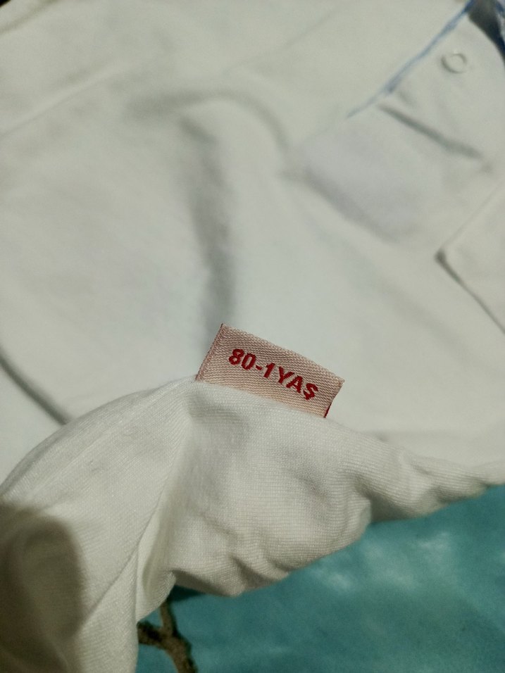 Düğmeli Beyaz Pamuklu Erkek Bebek Body - Görsel 5