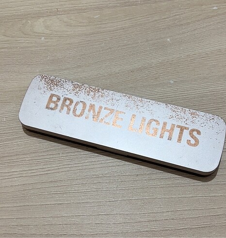 Revolution Bronze Lights Palette