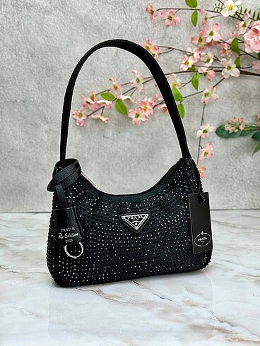 Prada Re-Edition 2005 Saffiano