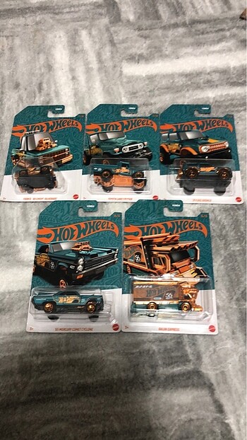 Hot Wheels 56 yılına özel arabalar set olarak 750 tl