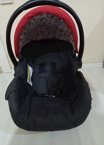 Kırmızı Kapaklı Siyah Bebek Oto Koltuğu - Görsel 5