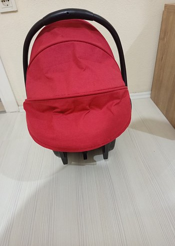 Kırmızı Kapaklı Siyah Bebek Oto Koltuğu - Görsel 2