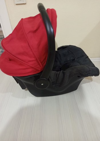 Kırmızı Kapaklı Siyah Bebek Oto Koltuğu - Görsel 4