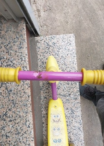 Sarı Renkli Çocuk Scooter'ı