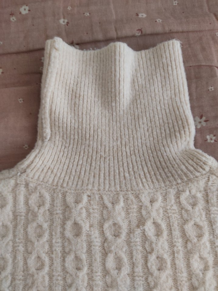 Beyaz Boğazlı Örgü Kazak - Görsel 3