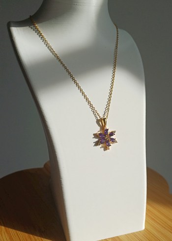 Mor Çiçek Detaylı Zincir Çelik Kolye - Görsel 2