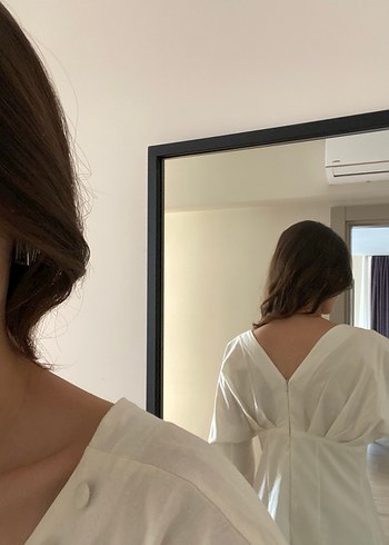 V Yaka Düğmeli Beyaz Midi Elbise - Görsel 3