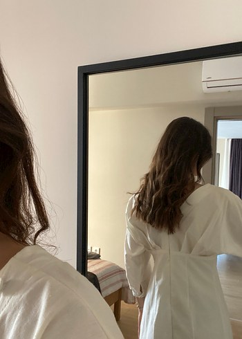 V Yaka Düğmeli Beyaz Midi Elbise - Görsel 2