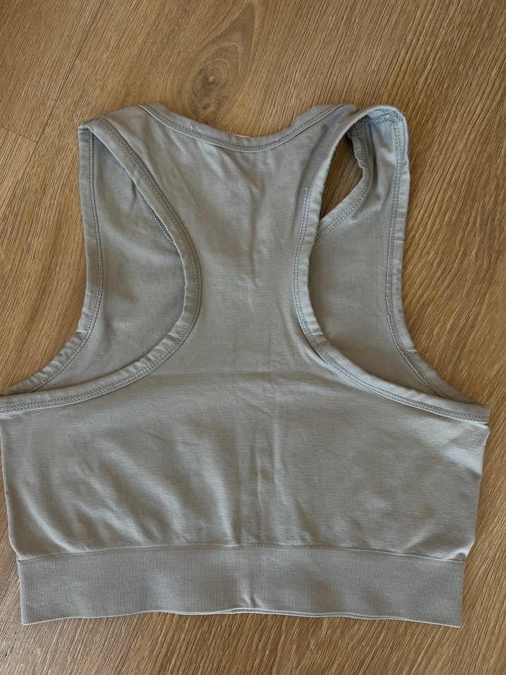 Gri Spor Yüksek Yakalı Kadın Atlet - Görsel 3