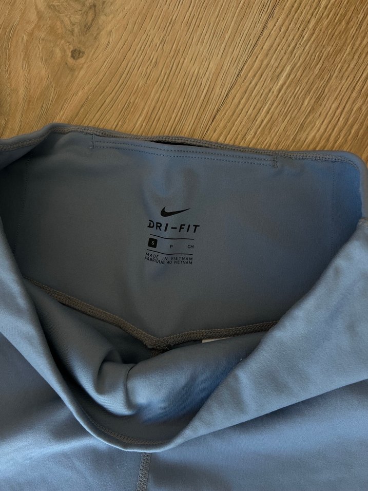 Nike Gri Midi Spor Şort - Görsel 2