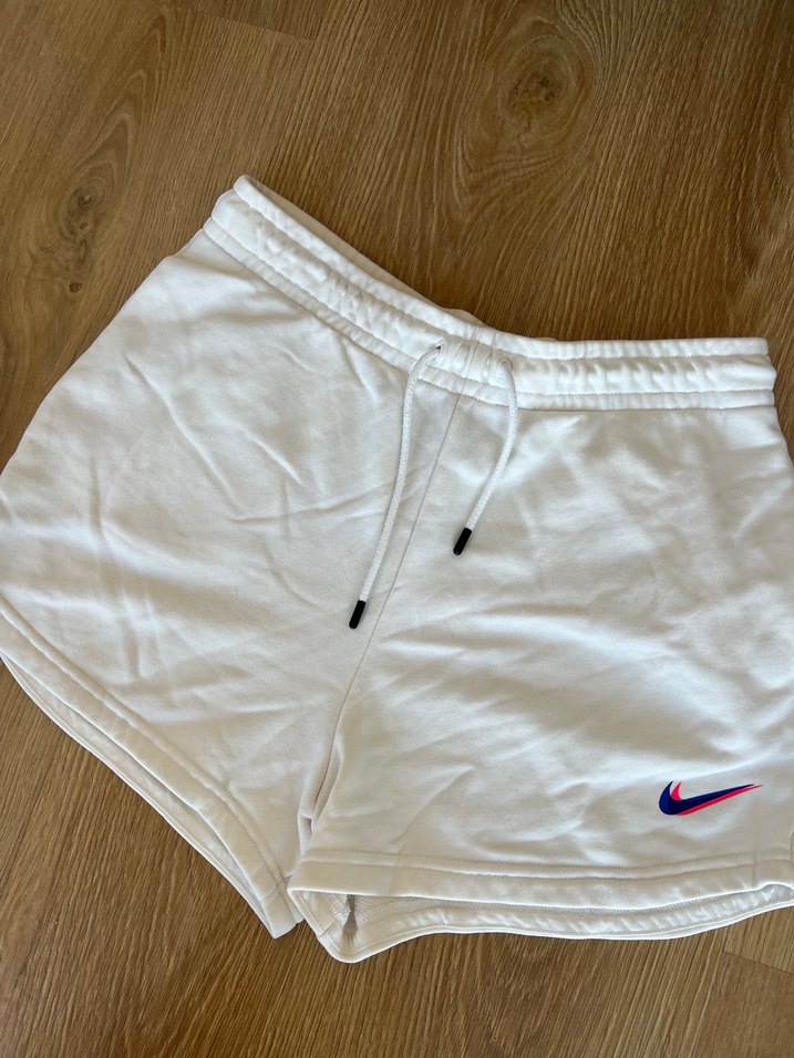 Beyaz Nike Kadın Mini Şort - Görsel 2